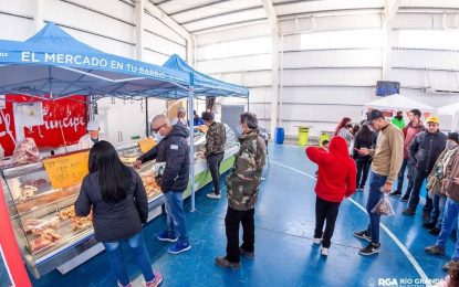12.000 KILOS DE ALIMENTOS SE VENDIERON EN “EL MERCADO EN TU BARRIO”