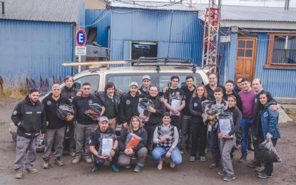 LA MUNICIPALIDAD DE USHUAIA ENTREGÓ INDUMENTARIA A TRAJADORES Y TRABAJADORAS DE DEFENSA CIVIL