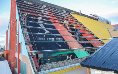 AVANZAN LAS REFACCIONES EN EL NATATORIO MUNICIPAL «EVA PERÓN»