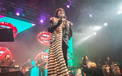 MAS DE 4 MIL VECINOS Y VECINAS DISFRUTARON DEL SHOW DE LA MONA GIMENEZ