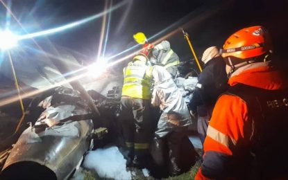 RÍO GRANDE, ARDUO TRABAJO DEL PERSONAL DE DEFENSA CIVIL MUNICIPAL PARA COOPERAR CON EL OPERATIVO EN EL AVIÓN SINIESTRADO