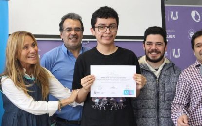 EL MUNICIPIO DE USHUAIA ENTREGÓ CERTIFICADOS DE FORMACIÓN LABORAL A VECINOS Y A ALUMNOS DE LA ESCUELA ESPECIAL