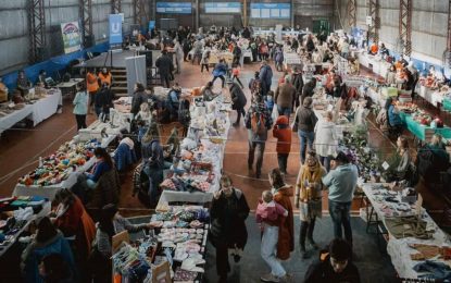 MUCHO PUBLICO EN EL MERCADO CONCENTRADOR EN EL GIMNASIO DE LA BASE NAVAL DE USHUAIA