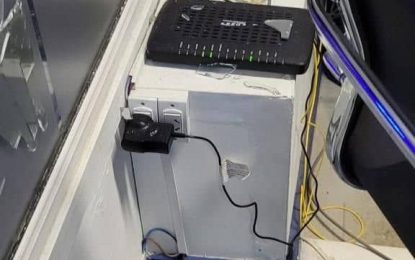 DESTROZOS EN  OFICINAS DE LA TARJETA +U