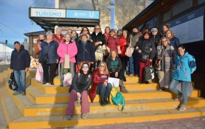 LOS ADULTOS Y ADULTAS MAYORES DE USHUAIA DISFRUTARON DE UN NUEVO PASEO EN CATAMARÁN