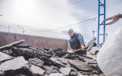 REALIZAN TRABAJOS DE BACHEO EN LA AVENIDA ALEM DE USHUAIA