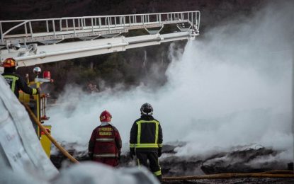 USHUAIA, INCENDIO EN PLANTA RECICLADORA SE ENCUENTRA SOFOCADO Y CONTROLADO