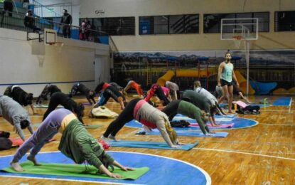 EL IMD IMPULSÓ CLASES DE YOGA PARA DEPORTISTAS Y VECINOS DE USHUAIA