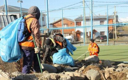 USHUAIA, SE REALIZÓ UNA JORNADA DE LIMPIEZA Y RECOLECCIÓN DE RESIDUOS VOLUMINOSOS