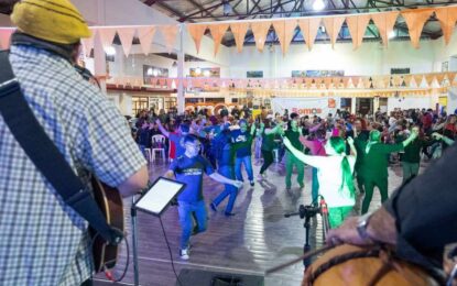 CIENTOS DE VECINOS Y VECINAS DISFRUTARON DE LA GRAN PEÑA POPULAR PARA EMPRENDEDORES EN USHUAIA