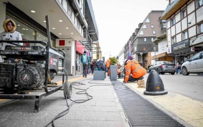 NUEVO Y MODERNO MOBILIARIO URBANO EN LA CIUDAD DE USHUAIA