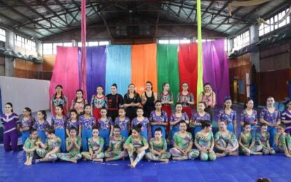 LA ESCUELA DE ACROTELA DEL INSTITUTO MUNICIPAL DE DEPORTES DE USHUAIA CERRÓ EL AÑO CON UNA EXHIBICIÓN