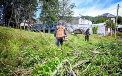 USHUAIA, SE REALIZÓ JORNADA DE LIMPIEZA EN BARRIO BELLA VISTA Y LOS ALAKALUFES