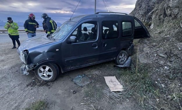 Conductor perdió el control y despistó en Ushuaia