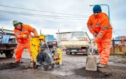 Continúan las tareas de bacheo y mantenimiento en distintos puntos de Ushuaia