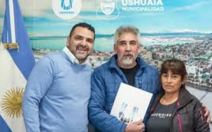 Vuoto entregó 20 títulos de propiedad a familias de Ushuaia