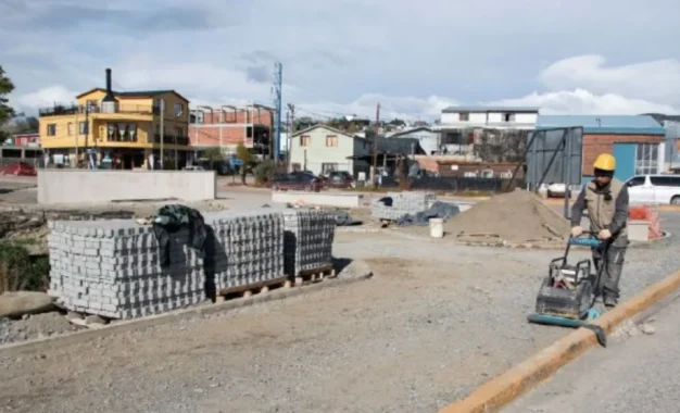 Continúan los trabajos de puesta en valor de la Plaza Bolivia