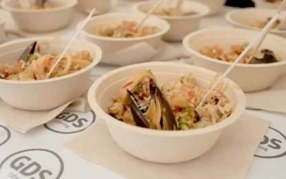 Un equipo de más de cien profesionales de Gastronomía del Sur cocinó la tradicional paella para 15 mil personas